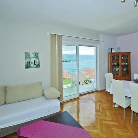 Apartament Hazi 1 *